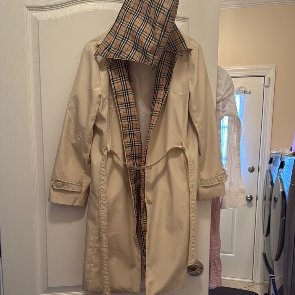 Burberry Cream Trench Coat with Classic Check Lining